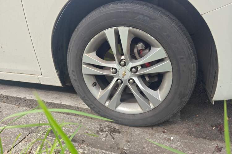 Used Chevrolet Cruze 2015 1.5L Classic SE AT Right Front Wheel Hub