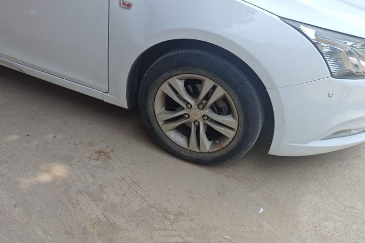 Used Chevrolet Cruze 2015 1.5L Classic SE AT Right Front Wheel Hub