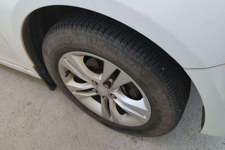 Used Chevrolet Cruze 2015 1.5L Classic SE AT Right Front Wheel Hub