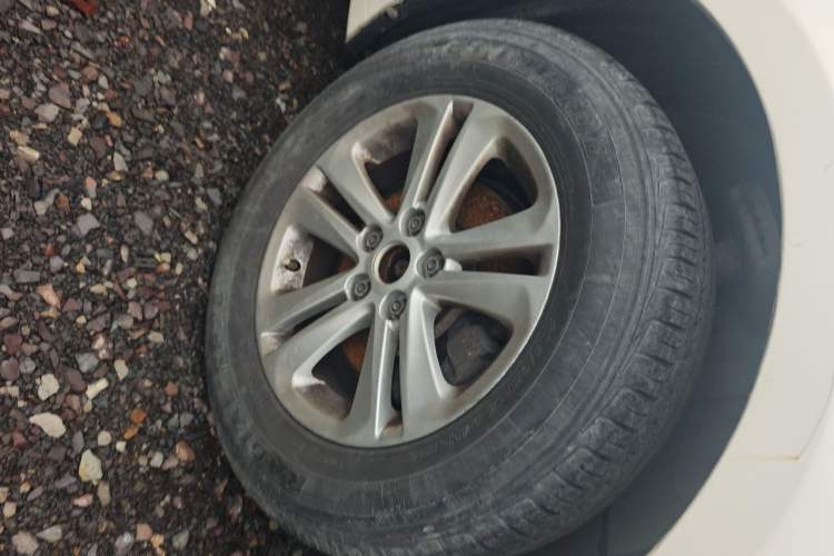 Used Chevrolet Cruze 2015 1.5L Classic SL MT Right Front Wheel Hub