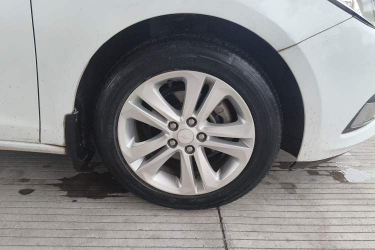 Used Chevrolet Cruze 2015 1.5L Manual Elite Edition Right Front Wheel Hub