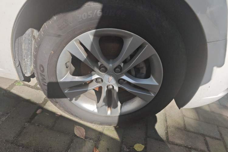 Used Chevrolet Cruze 2015 1.5L Classic SE MT Right Front Wheel Hub