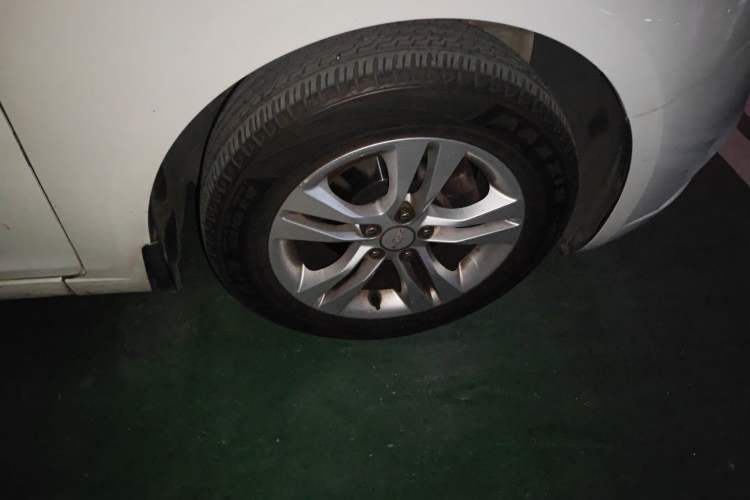 Used Chevrolet Cruze 2015 1.5L Classic SE AT Right Front Wheel Hub