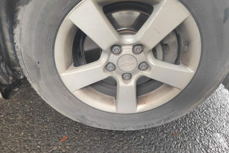 Used Chevrolet Cruze 2015 1.5L Classic SL MT Right Front Wheel Hub