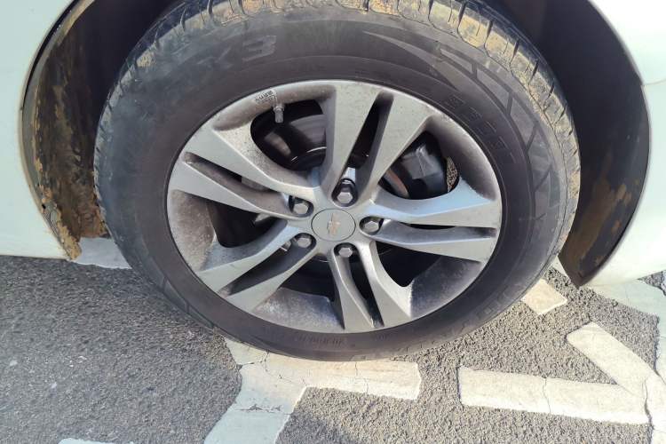 Used Chevrolet Cruze 2015 1.5L Classic SE MT Right Front Wheel Hub