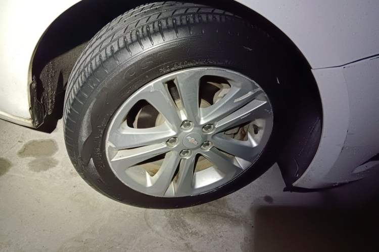Used Chevrolet Cruze 2015 1.5L Automatic Luxury Edition Right Front Wheel Hub