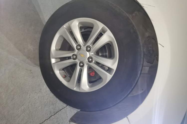 Used Chevrolet Cruze 2015 1.5L Classic SL MT Right Front Wheel Hub