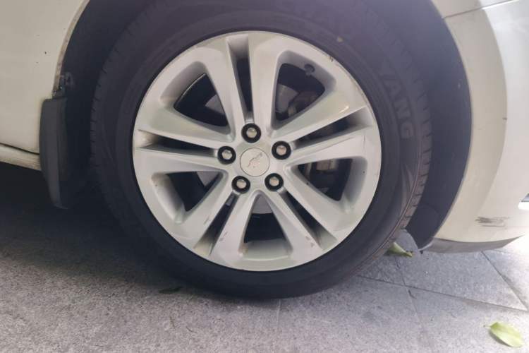 Used Chevrolet Cruze 2015 1.5L Automatic Fashion Navigation Edition Right Front Wheel Hub