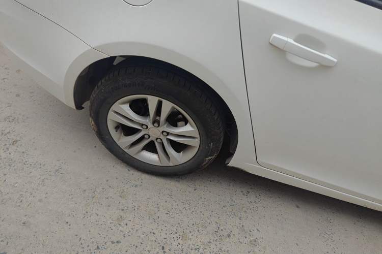 Used Chevrolet Cruze 2015 1.5L Classic SE AT Right Front Wheel Hub