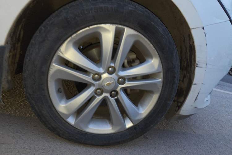 Used Chevrolet Cruze 2015 1.5L Manual Elite Edition Right Front Wheel Hub