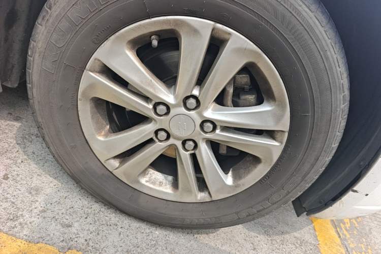 Used Chevrolet Cruze 2015 1.5L Classic SL MT Right Front Wheel Hub