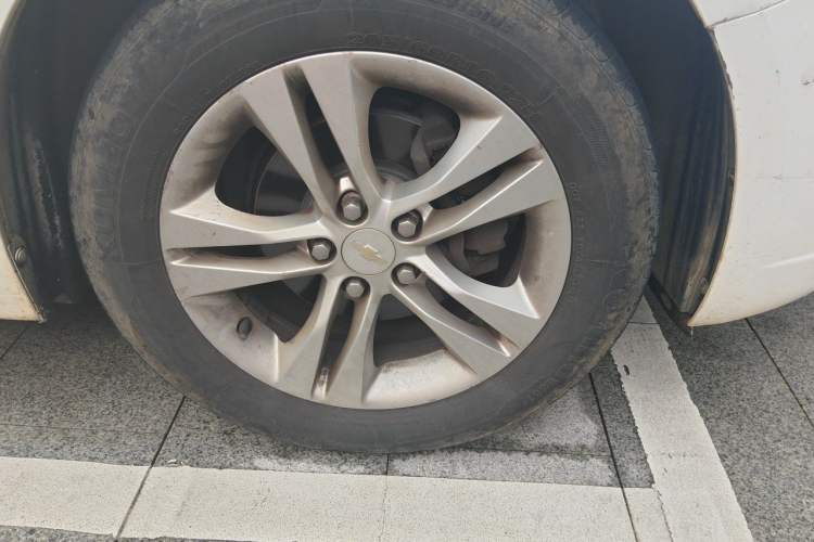 Used Chevrolet Cruze 2015 1.5L Classic SE AT Right Front Wheel Hub