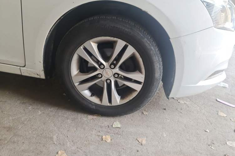 Used Chevrolet Cruze 2015 1.5L Classic SE AT Right Front Wheel Hub