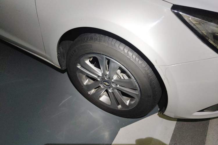 Used Chevrolet Cruze 2015 1.4T DCG Luxury Edition Right Front Wheel Hub