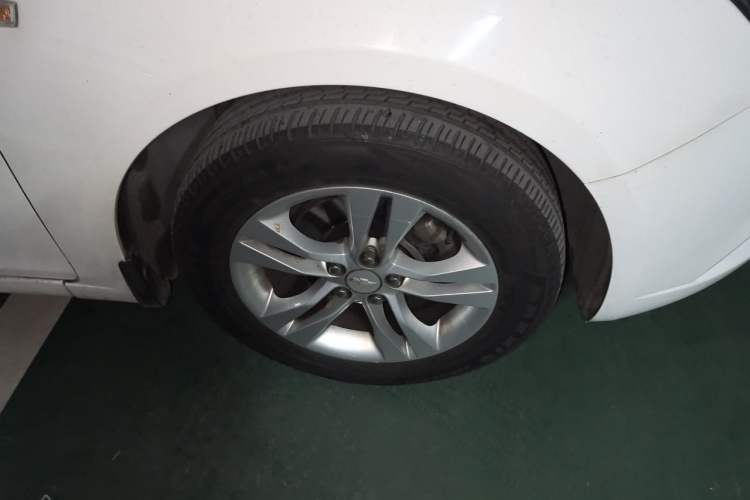 Used Chevrolet Cruze 2015 1.5L Classic SE AT Right Front Wheel Hub