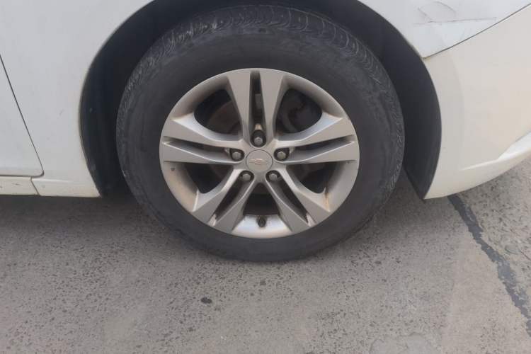 Used Chevrolet Cruze 2015 1.5L Classic SE AT Right Front Wheel Hub