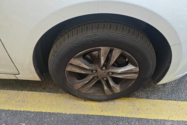 Used Chevrolet Cruze 2015 1.5L Classic SE AT Right Front Wheel Hub