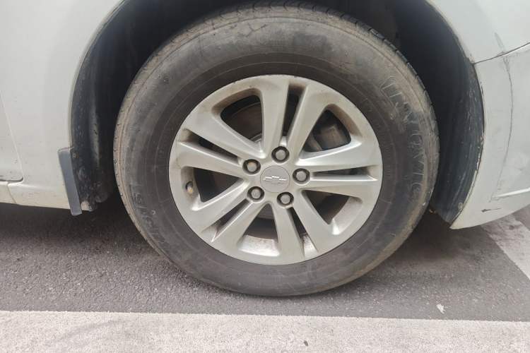 Used Chevrolet Cruze 2015 1.5L Classic SL MT Right Front Wheel Hub