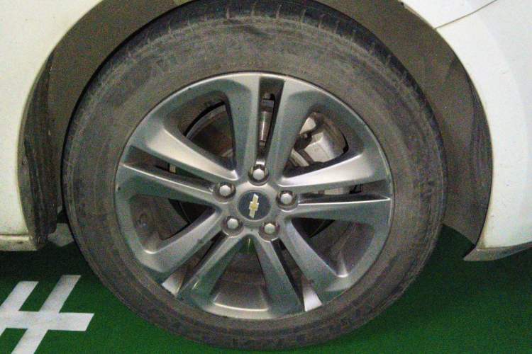 Used Chevrolet Cruze 2015 1.4T DCG Luxury Edition Right Front Wheel Hub