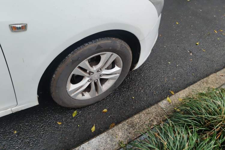Used Chevrolet Cruze 2015 1.5L Classic SE AT Right Front Wheel Hub