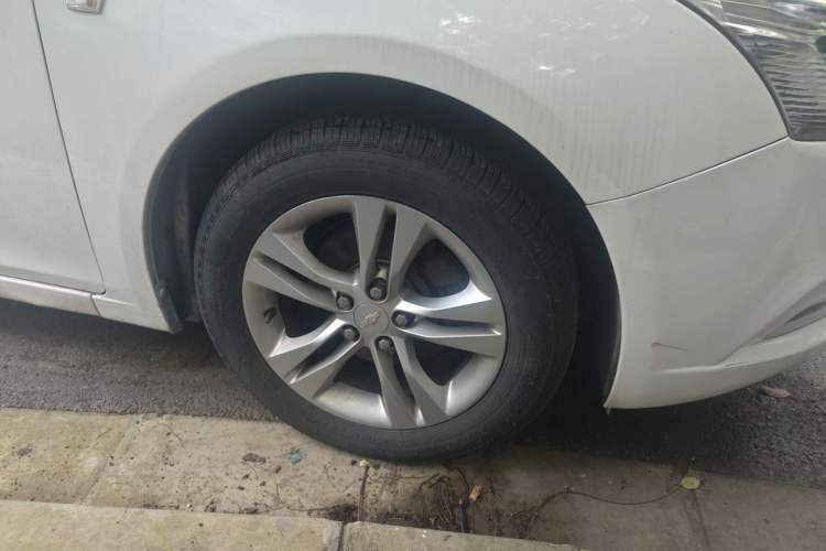 Used Chevrolet Cruze 2015 1.5L Classic SE AT Right Front Wheel Hub