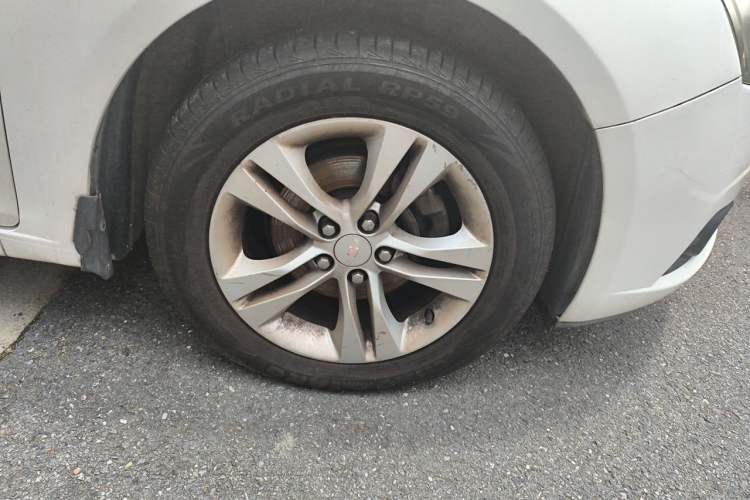 Used Chevrolet Cruze 2015 Hatchback 1.6L Automatic Comfort Edition Right Front Wheel Hub