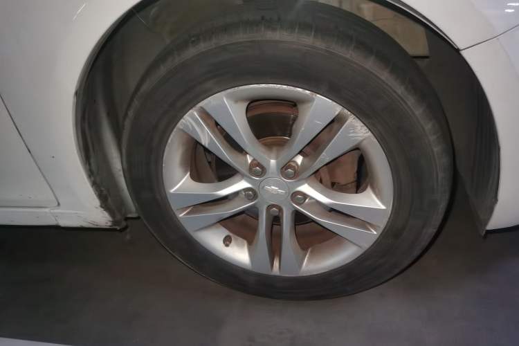 Used Chevrolet Cruze 2015 1.5L Classic SE AT Right Front Wheel Hub