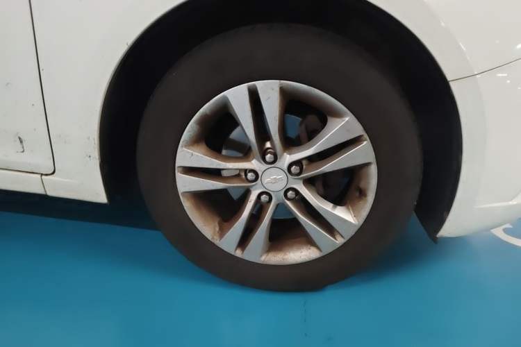 Used Chevrolet Cruze 2015 1.5L Classic SE MT Right Front Wheel Hub