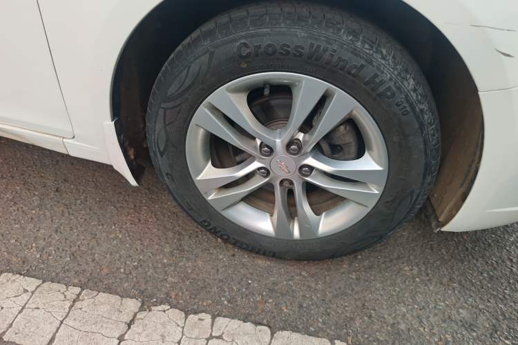 Used Chevrolet Cruze 2015 1.5L Classic SE MT Right Front Wheel Hub