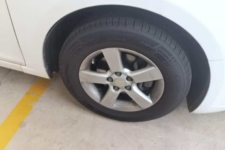 Used Chevrolet Cruze 2015 1.5L Classic SL MT Right Front Wheel Hub