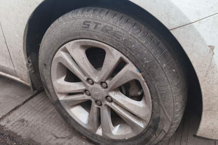 Used Chevrolet Cruze 2015 1.5L Manual Elite Edition Right Front Wheel Hub