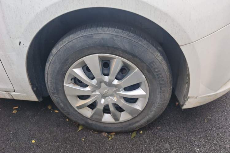 Used Chevrolet Cruze 2015 1.5L Classic SL MT Right Front Wheel Hub