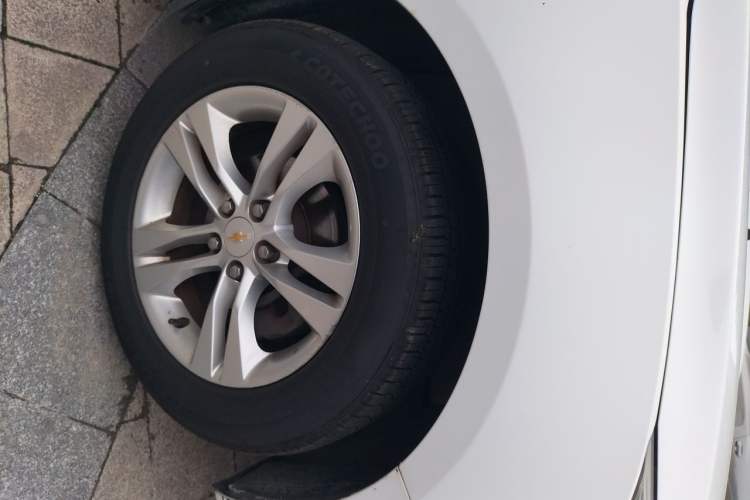 Used Chevrolet Cruze 2015 1.5L Classic SE AT Right Front Wheel Hub