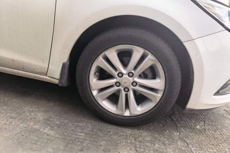 Used Chevrolet Cruze 2015 1.5L Manual Elite Edition Right Front Wheel Hub