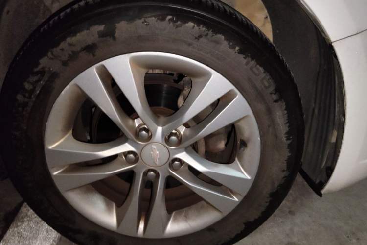 Used Chevrolet Cruze 2015 1.5L Classic SE AT Right Front Wheel Hub