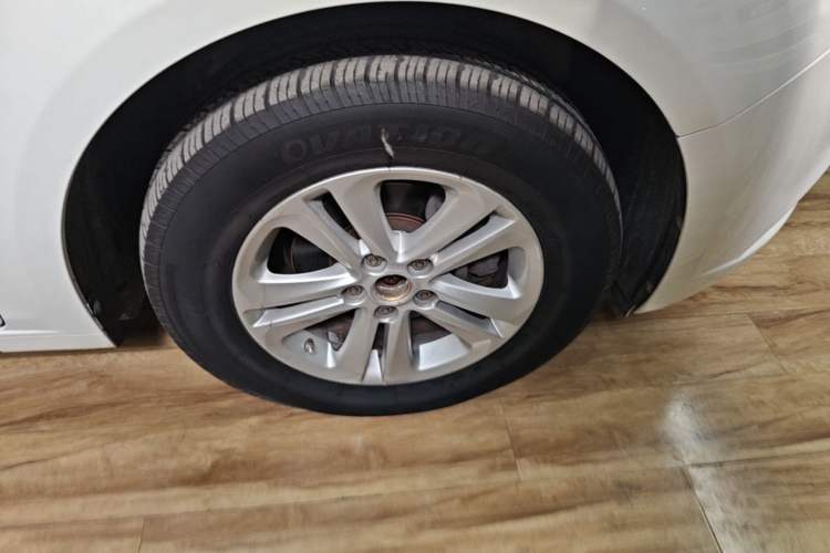 Used Chevrolet Cruze 2015 1.5L Classic SL MT Right Front Wheel Hub