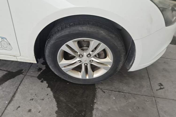 Used Chevrolet Cruze 2015 1.5L Classic SE AT Right Front Wheel Hub
