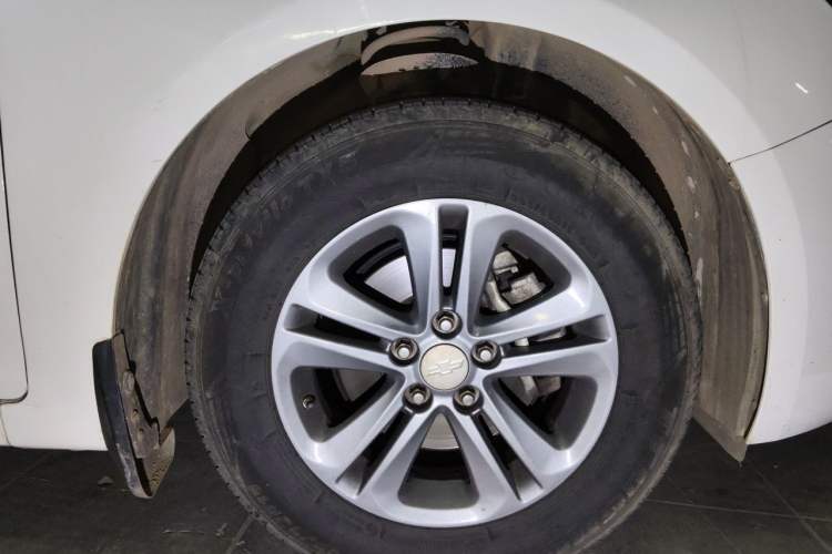 Used Chevrolet Cruze 2015 1.5L Classic SL MT Right Front Wheel Hub