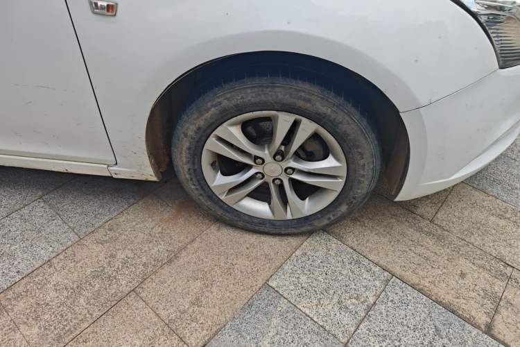 Used Chevrolet Cruze 2015 1.5L Classic SE AT Right Front Wheel Hub