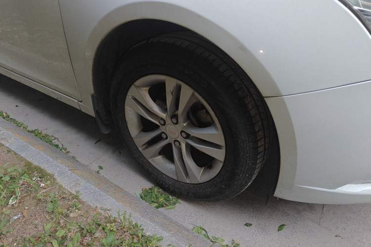 Used Chevrolet Cruze 2015 1.5L Classic SE AT Right Front Wheel Hub
