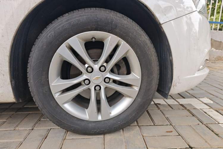 Used Chevrolet Cruze 2015 1.5L Classic SE AT Right Front Wheel Hub