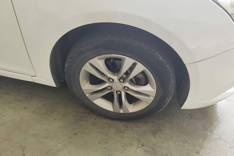 Used Chevrolet Cruze 2015 1.5L Classic SE MT Right Front Wheel Hub
