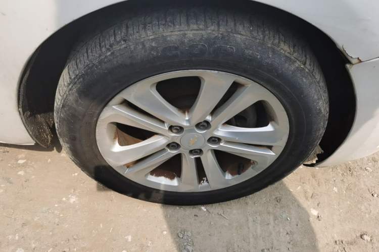 Used Chevrolet Cruze 2015 1.5L Automatic Fashion Navigation Edition Right Front Wheel Hub