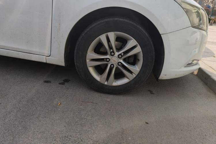 Used Chevrolet Cruze 2015 1.5L Classic SE MT Right Front Wheel Hub