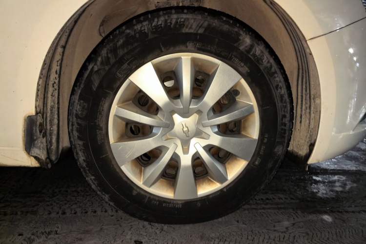 Used Chevrolet Cruze 2015 1.5L Classic SL MT Right Front Wheel Hub