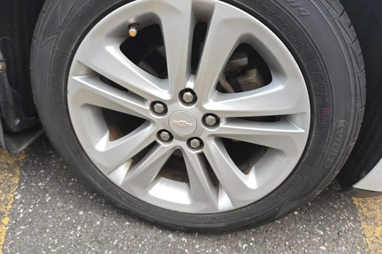 Used Chevrolet Cruze 2015 1.5L Manual Elite Edition Right Front Wheel Hub