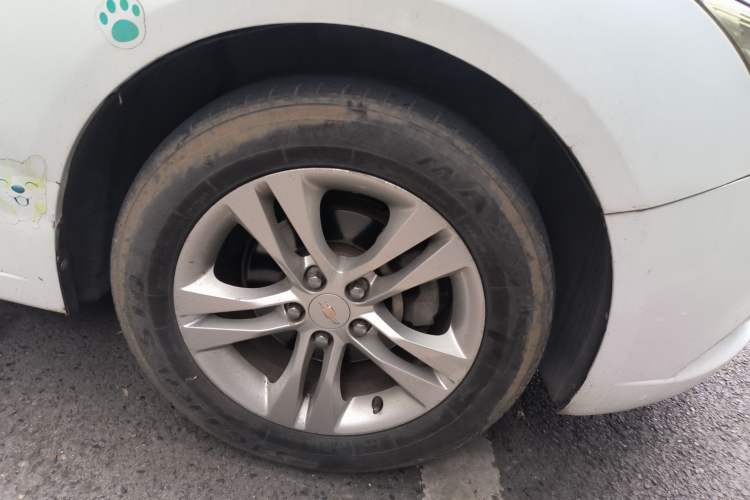 Used Chevrolet Cruze 2015 1.5L Classic SE AT Right Front Wheel Hub