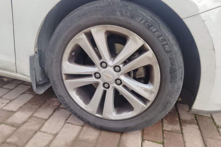 Used Chevrolet Cruze 2015 1.5L Manual Elite Edition Right Front Wheel Hub