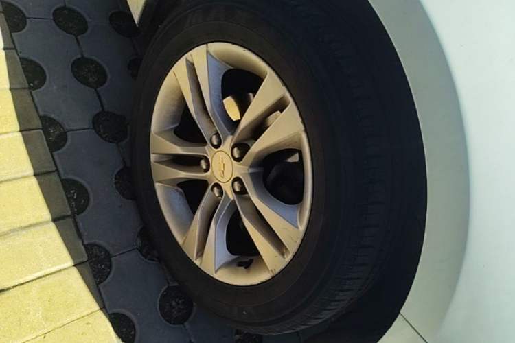 Used Chevrolet Cruze 2015 1.5L Classic SE AT Right Front Wheel Hub
