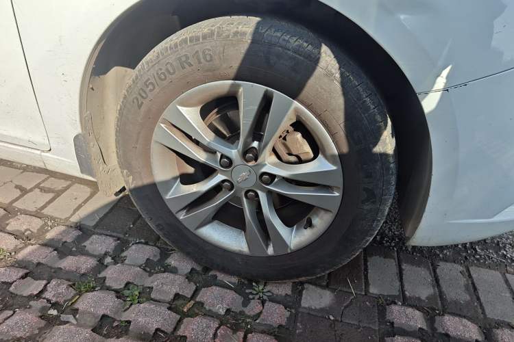Used Chevrolet Cruze 2015 1.5L Classic SE AT Right Front Wheel Hub